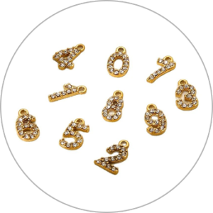 Bijoux en lettres et cordons à faire soi-même