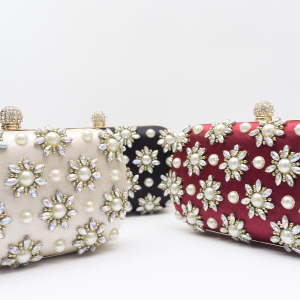 Pochette De Soirée Romantique En Tissu Orné De Perles Et De Fleurs h5 Image2