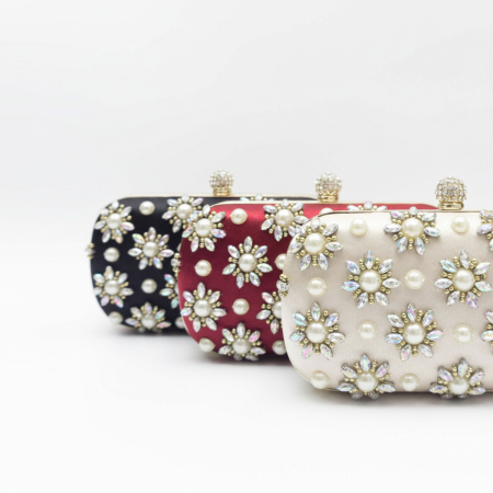 Pochette de soirée romantique en tissu orné de perles et de fleurs