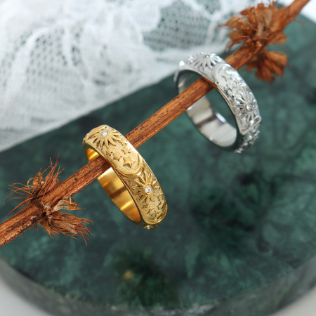 Bagues Tendance Rétro Soleil Et Lune En Acier Inoxydable Étanche Couleur Or Avec Zircon