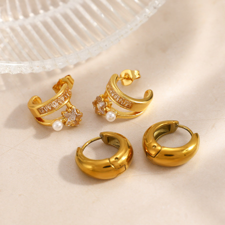 Boucles d'oreilles créoles pour femmes Simple Star en acier inoxydable, étanches, couleur or et zircon.