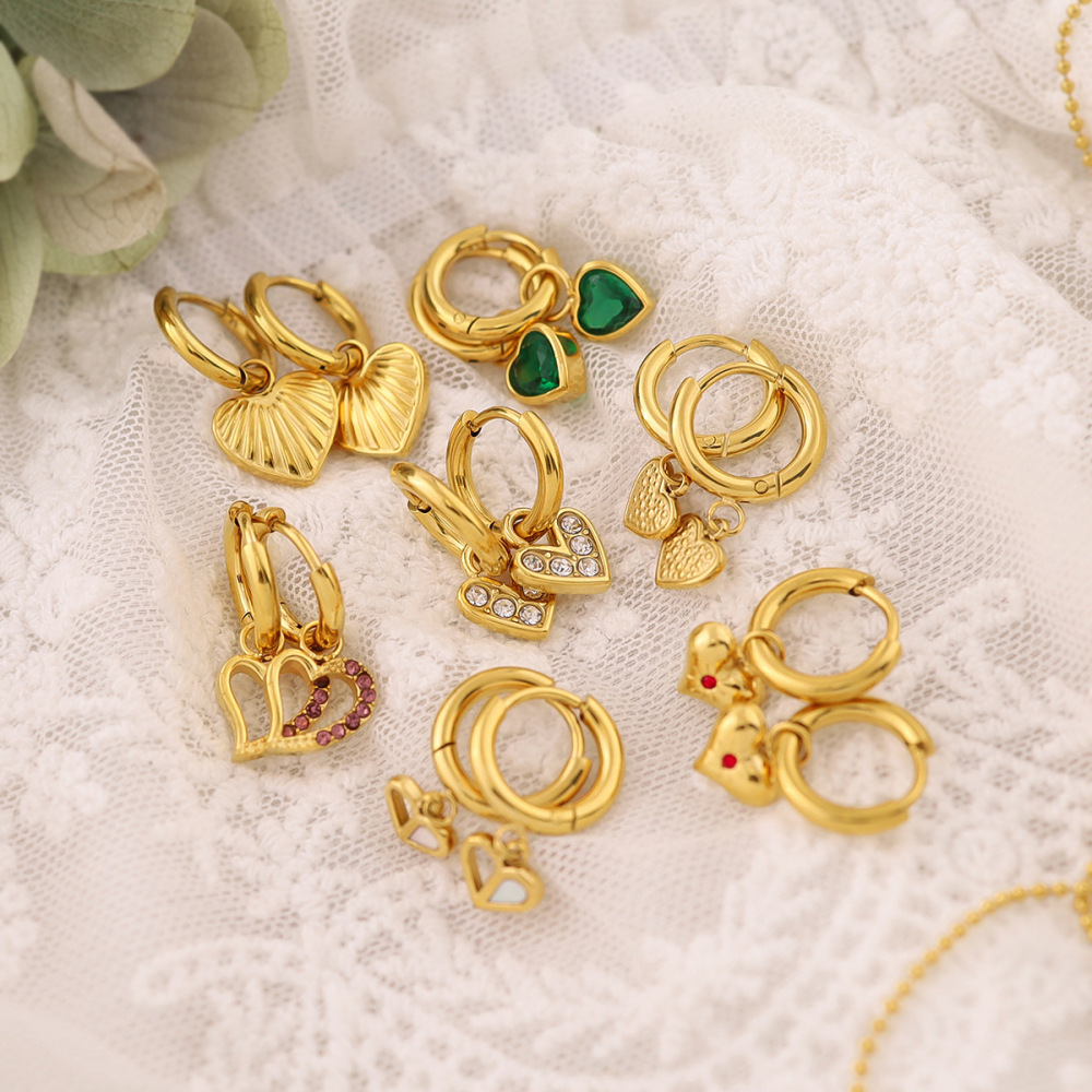 Boucles D'Oreilles Pendantes Pour Femme, En Acier Inoxydable Doré, Ornées De Strass Et Représentant Un Cœur Simple. Image3