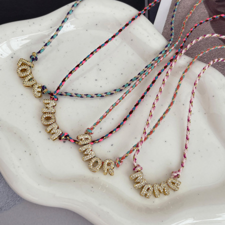 Colliers tressés avec pendentif lettre en zircon et cuivre 2