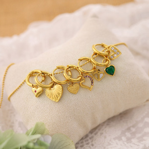 Boucles D'Oreilles Pendantes Pour Femme, En Acier Inoxydable Doré, Ornées De Strass Et Représentant Un Cœur Simple. h5 Image4