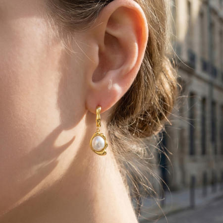 Boucles d'oreilles pendantes élégantes pour femmes, en acier inoxydable étanche, couleur or, avec perles.