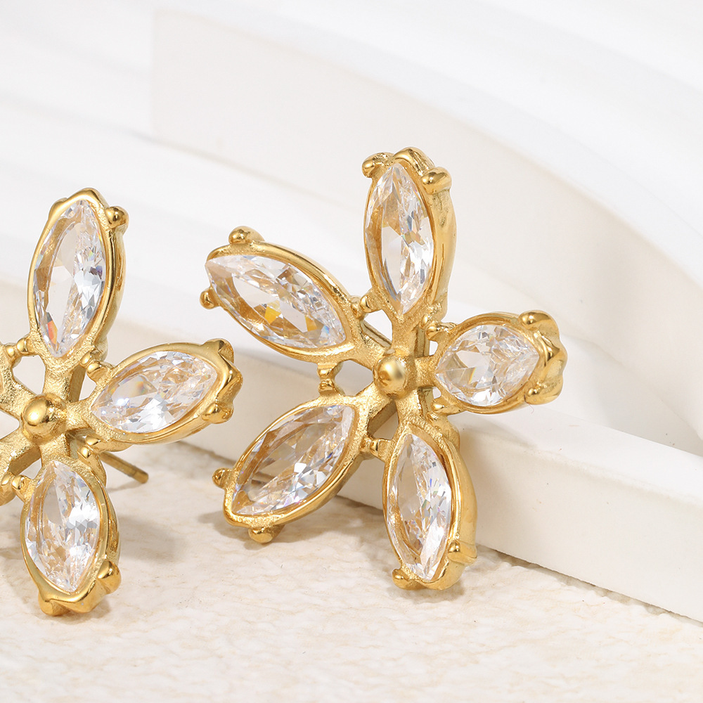 Boucles D'Oreilles Puces Pour Femmes Sweet Flower En Acier Inoxydable Étanche Couleur Or Et Zircon h5Image5