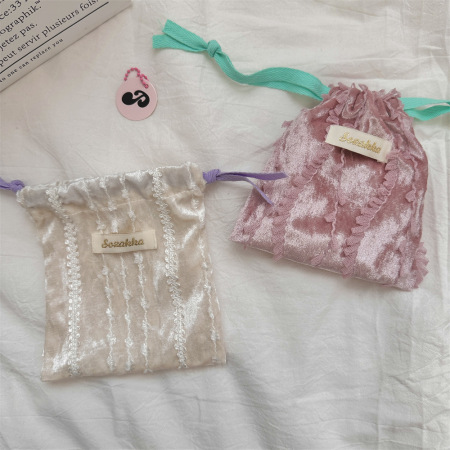 Sac de rangement romantique en velours à cordon de serrage et dentelle 2