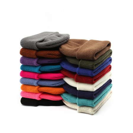 1 bonnet tricoté de couleur unie
