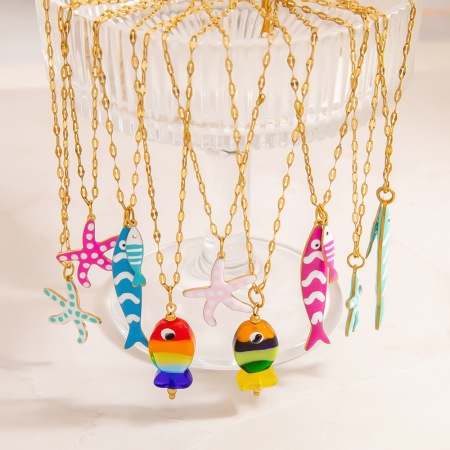 Colliers avec pendentif poisson couleur or