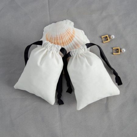 1 pochette à bijoux en coton uni 2