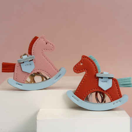 1 porte-clés cheval mignon en PU