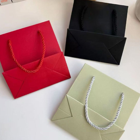 Sac de courses en papier de couleur unie, logos personnalisés disponibles 2
