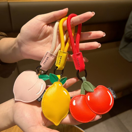 1 pièce de breloque de sac en cuir en forme de fruit mignon