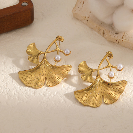 1 paire de boucles d'oreilles à clous en acier inoxydable doré, imperméables, style rétro feuille, avec perles