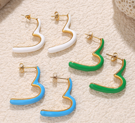 Boucles d'oreilles puces en acier inoxydable imperméables en forme de cœur 2