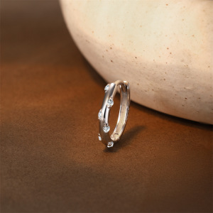 Boucles D'Oreilles Pour Femme En Argent Sterling 925 Plaqué Platine, Forme Simple Et Élégante Étoile, Serties De Moissanite. h5 Image4