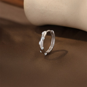 Boucles D'Oreilles Pour Femme En Argent Sterling 925 Plaqué Platine, Forme Simple Et Élégante Étoile, Serties De Moissanite. h5 Image3