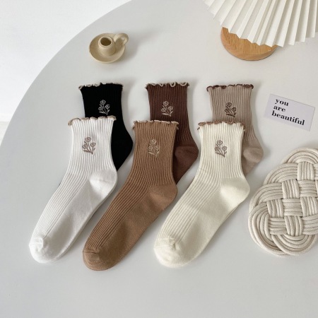 Chaussettes mi-mollet élégantes, légèrement rebondissantes et de couleur unie