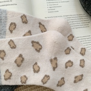 Chaussettes Mi-Mollet Élégantes À Imprimé Léopard Et Légère Élasticité h5 Image4