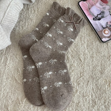 Chaussettes mi-mollet à pois mignons et rebondissants 2