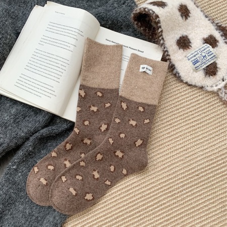 Chaussettes mi-mollet élégantes à imprimé léopard et légère élasticité