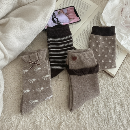 Chaussettes mi-mollet à pois mignons et rebondissants