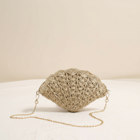 Sac rond pour femme en raphia tissé uni couleur style océanique ajouré, style vacances, avec chaîne tressée et motif coquillage. 2