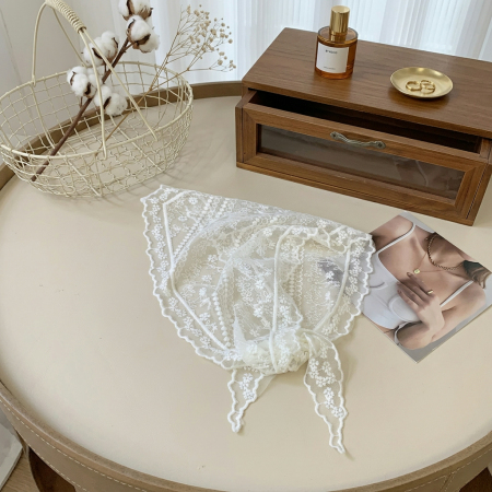 Foulard triangulaire haut de gamme de style français élégant