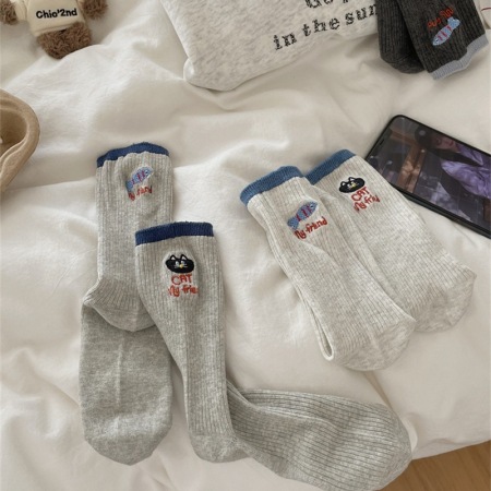 1 paire de chaussettes mi-mollet mignonnes en coton brodées de chatons, style écolière
