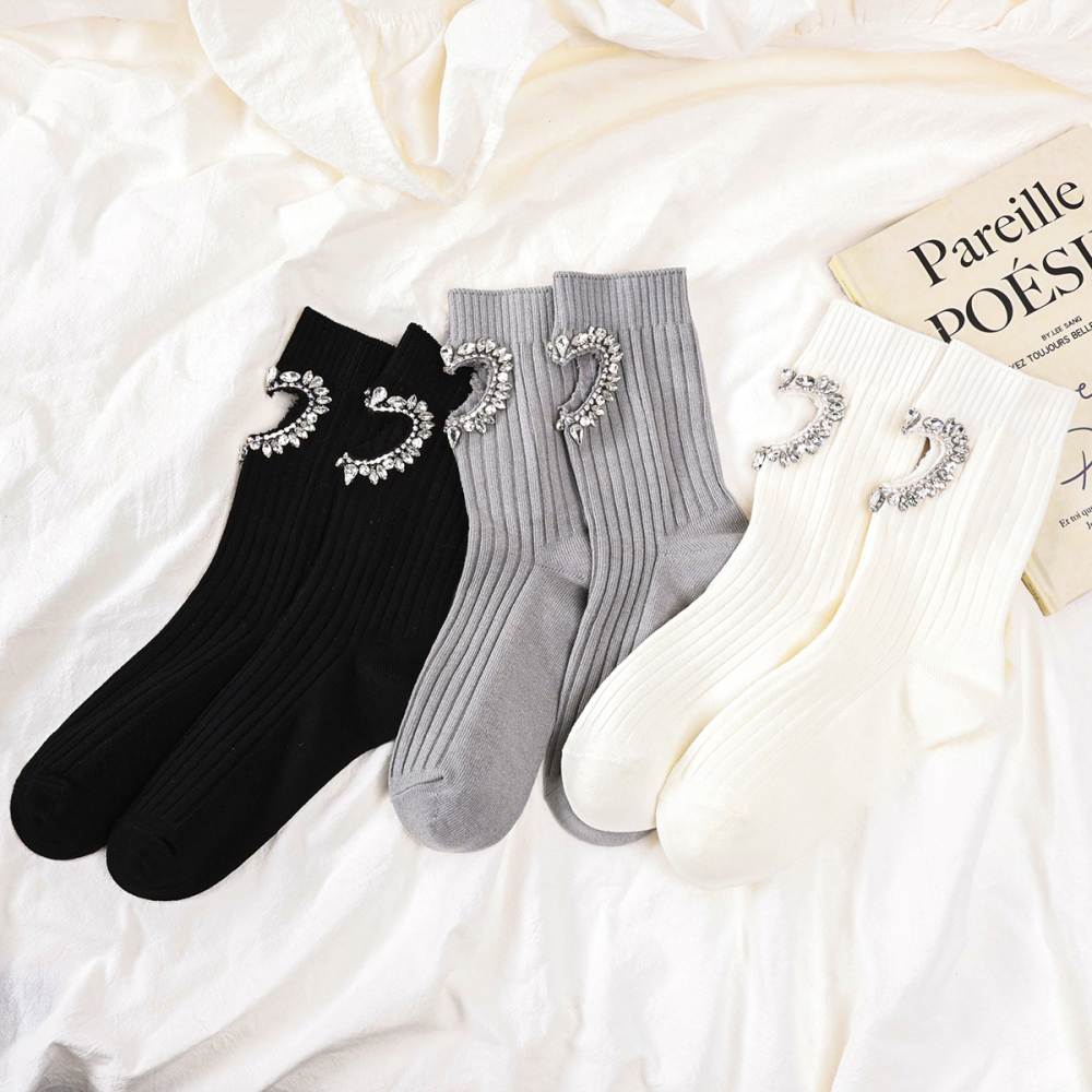 Chaussettes Légères Et Luxueuses En Pur Coton Tricoté Avec Cœur Creux Et Strass Pour Femme Image3