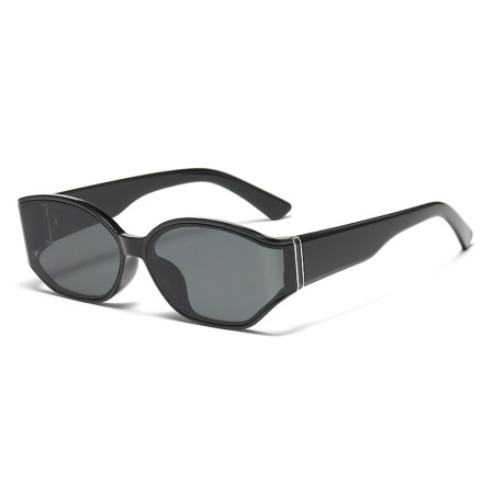 Lunettes de soleil pour femmes haut de gamme, élégantes et polyvalentes, parfaites pour les vacances et le style urbain. Couleurs assorties.