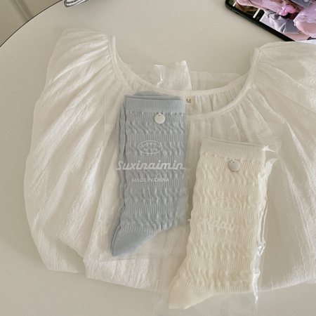Chaussettes mi-mollet fines et ouvertes en pur coton, souples et décontractées, de couleur unie.
