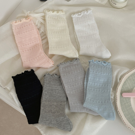 Chaussettes mi-mollet romantiques en coton à bords fins et volantés