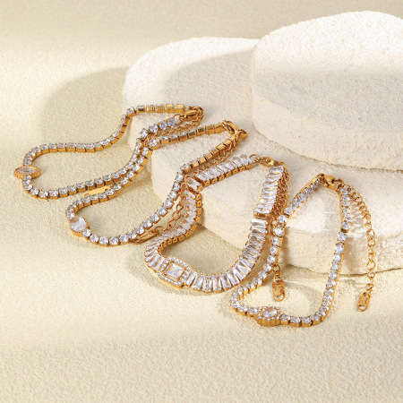 Bracelet chaîne pour femme en acier inoxydable doré, imperméable, en forme de cœur, orné de zircon et de zircon. 2