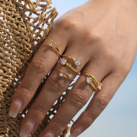 Bague pour femme en acier inoxydable étanche couleur or avec zircon et motif cœur simple
