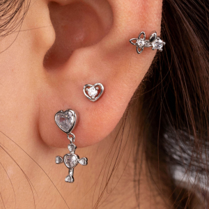 Boucles D'Oreilles Piercing Femme Simple Series Classic Heart En Acier Titane Sans Placage, Ornées De Zircon. h5 Image2