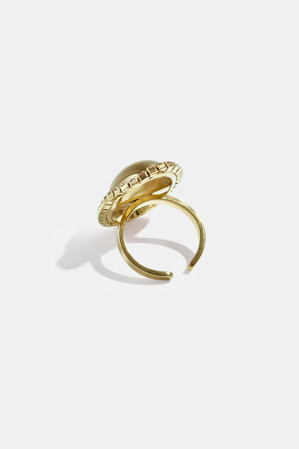 Bague Ovale Imposante Entourée De Pierres Image4