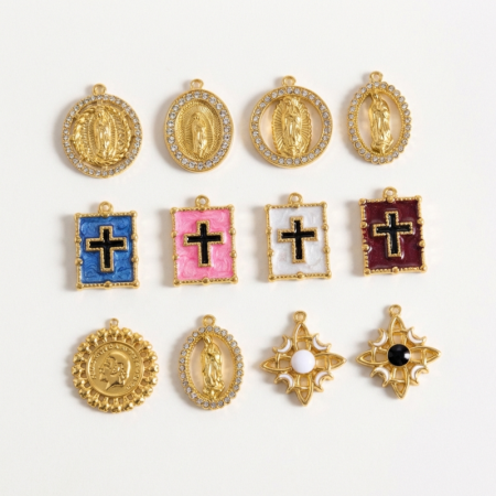 Pendentif femme de luxe en acier titane couleur or, motif croix rétro