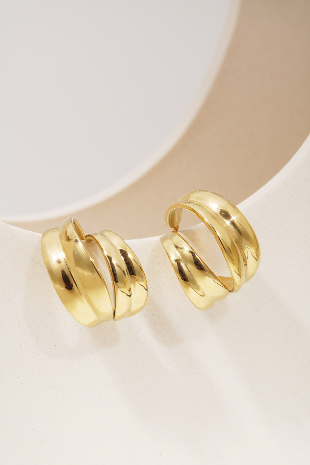 Boucles D'Oreilles À Boucle Polie Image4