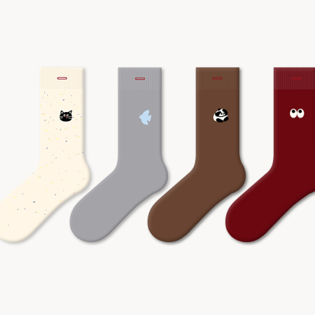 1 paire de chaussettes mi-mollet simples en coton brodées avec dessin animé 2