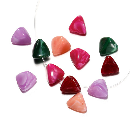 1 sachet de perles acryliques triangulaires DIY
