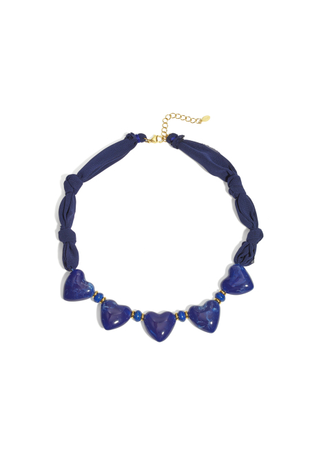 Collier en tissu avec perles en forme de cœur