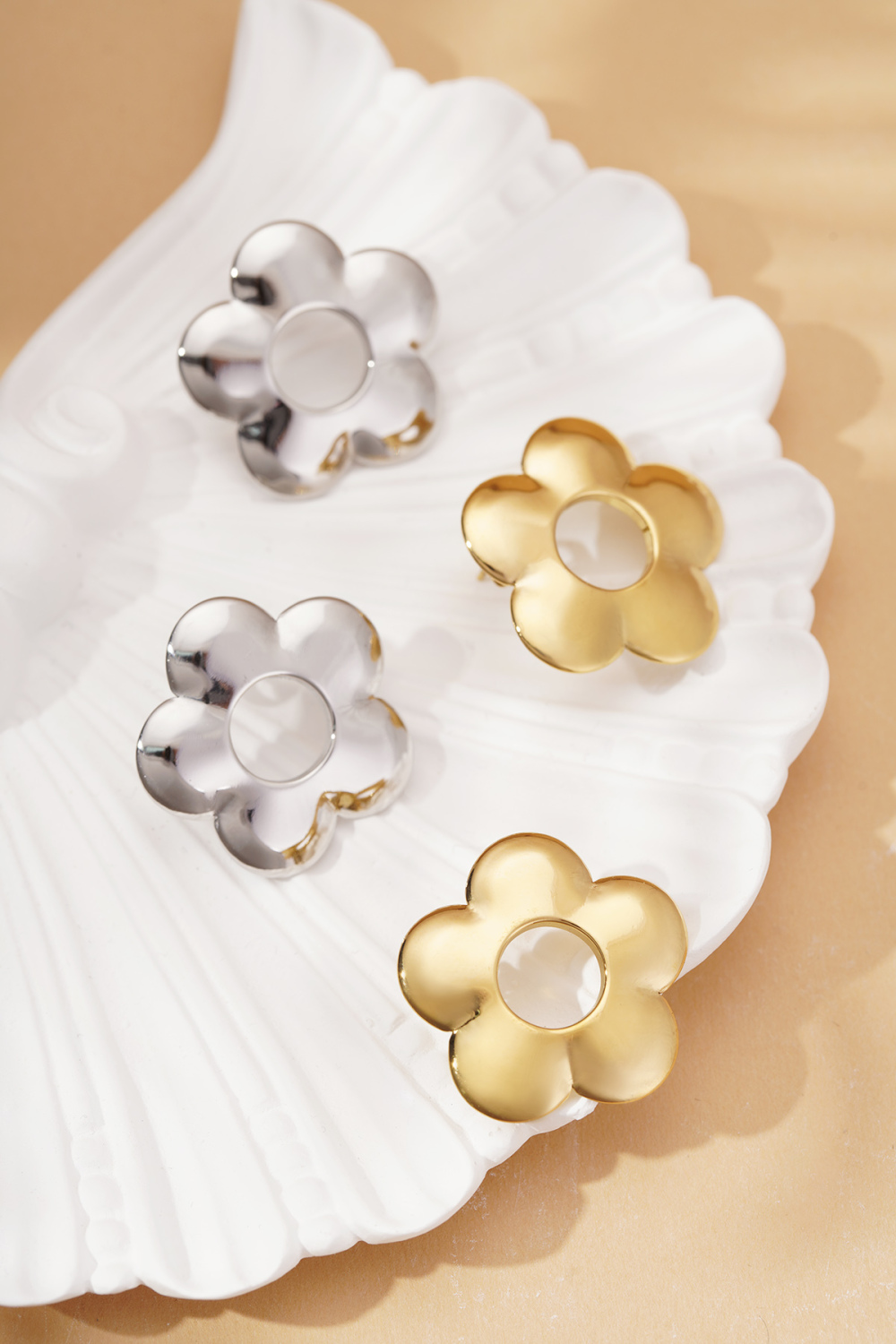 Boucles D'Oreilles À Grandes Fleurs Image4