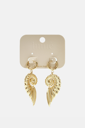 Petites Boucles D'Oreilles Créoles Avec Un Grand Pendentif En Coquillage Torsadé h5 Image3