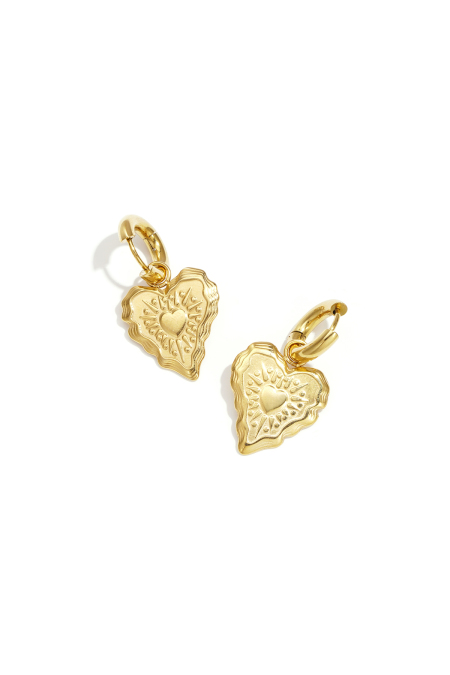 Avec amour, des boucles d'oreilles toujours tendance