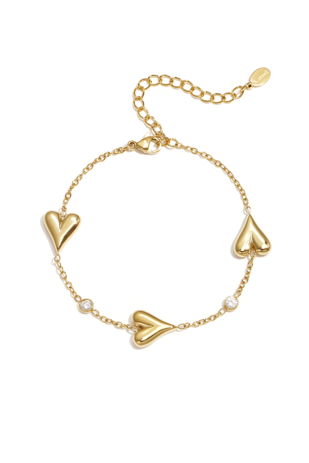 Bracelet orné de trois cœurs massifs et de pierres.