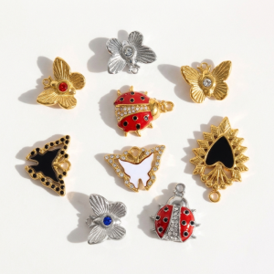 Pendentifs Pour Femmes En Acier Titane Doré Avec Zircon Et Motif Papillon Naturel h5 Image3