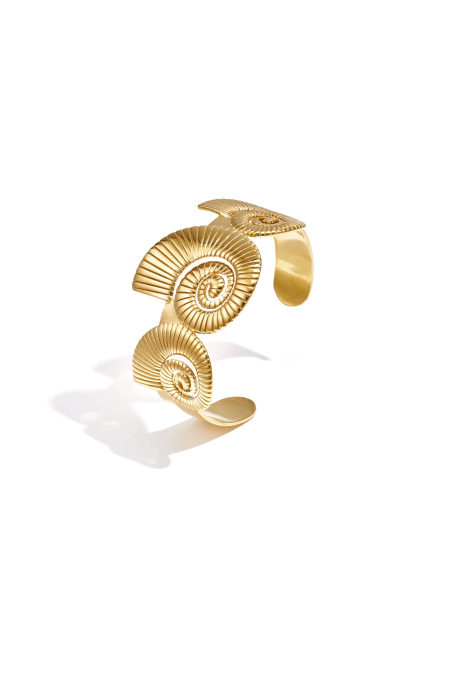 Bracelet manchette orné de coquillages en spirale