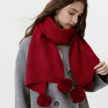Écharpe d'hiver élégante en polyester uni à pompons pour femme (1 pièce)
