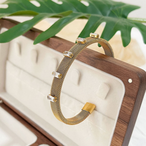 Bracelet Manchette Rétro Rectangulaire En Acier Inoxydable Étanche Couleur Or Avec Zircon Pour Femme, Collection Luxueuse h5 